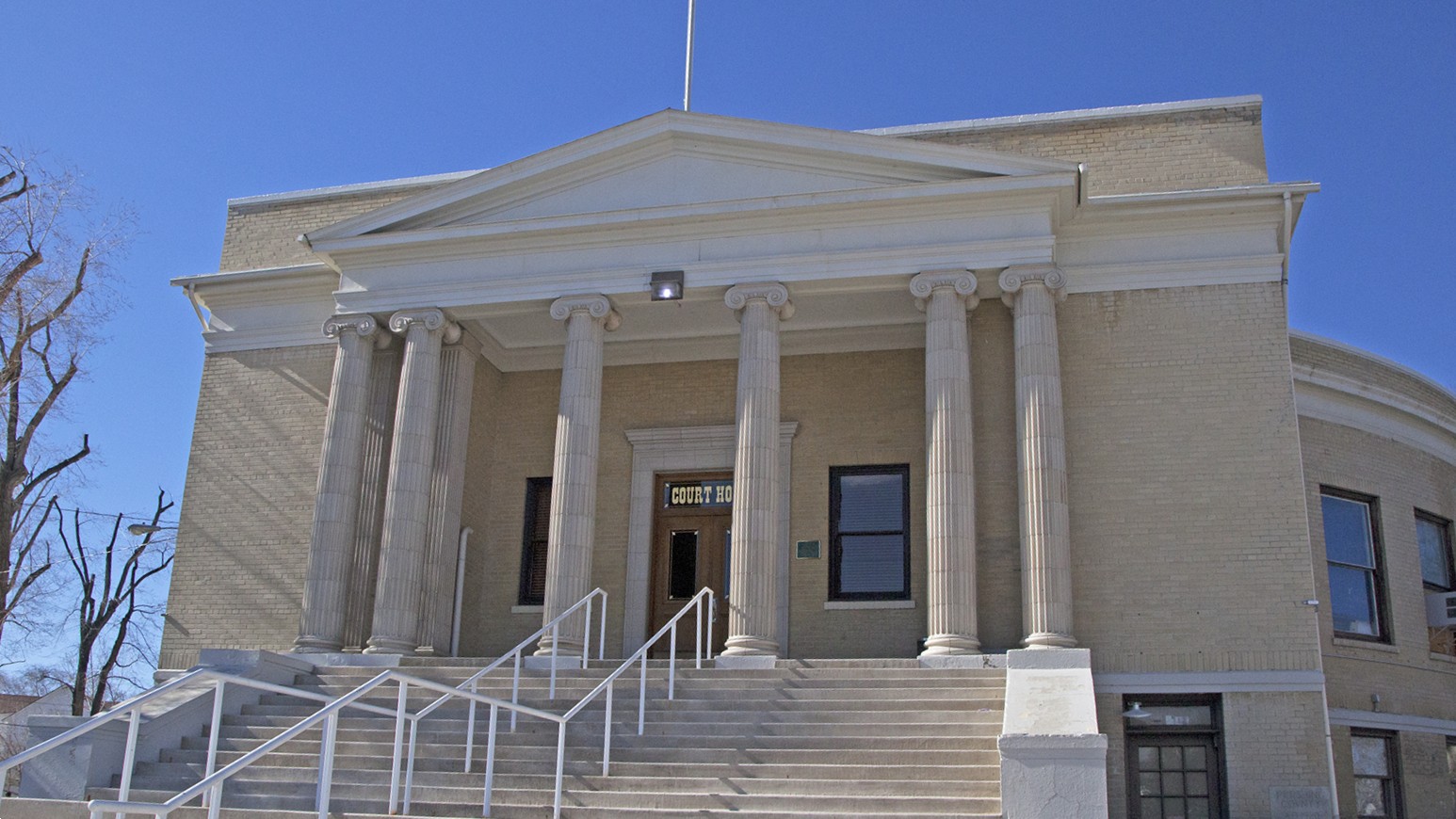 Photo of Lovelock Courthouse 